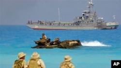 US marines look out from their amphibious tank during an amphibious assault exercise with Egyptian forces in Bright Star war games, on Egypt's north west coast, Sept.15, 2005 (file photo)