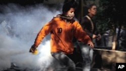 Sukobi egipatskih demonstranata sa policijom na trgu Tahrir u Kairu