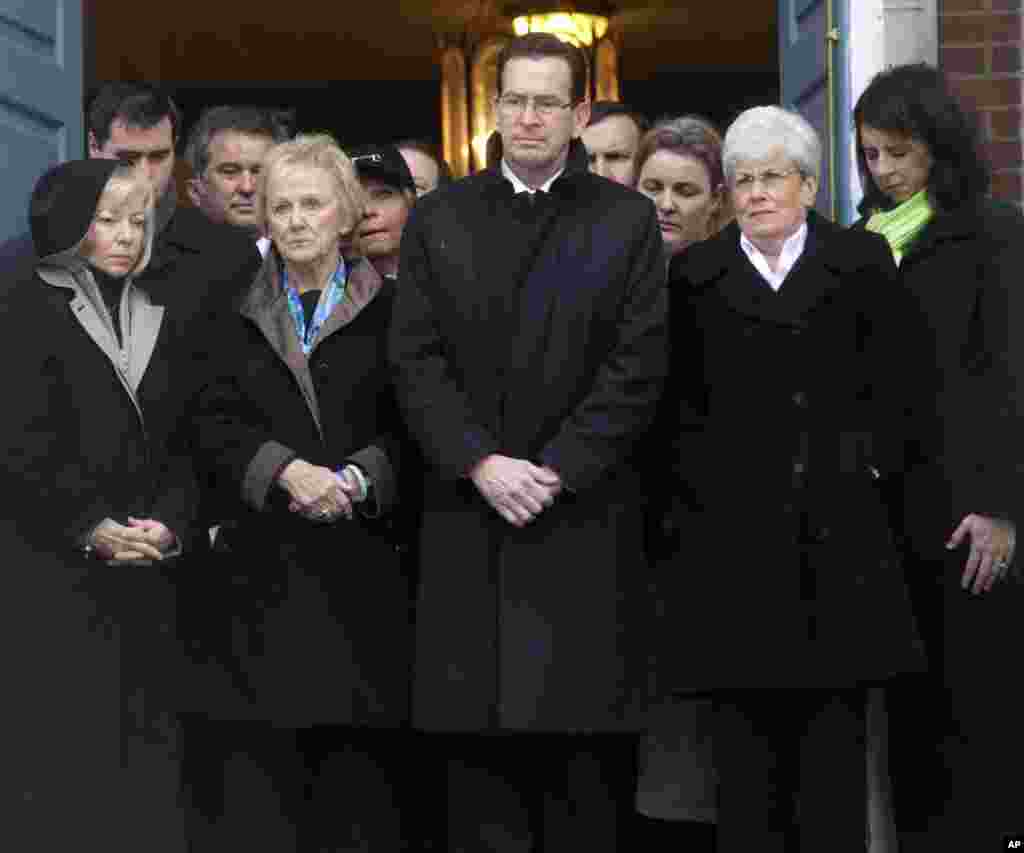 Connecticut Governor Dan Malloy, center, stands with other officials to observe a moment of silence in Newtown, December 21, 2012.