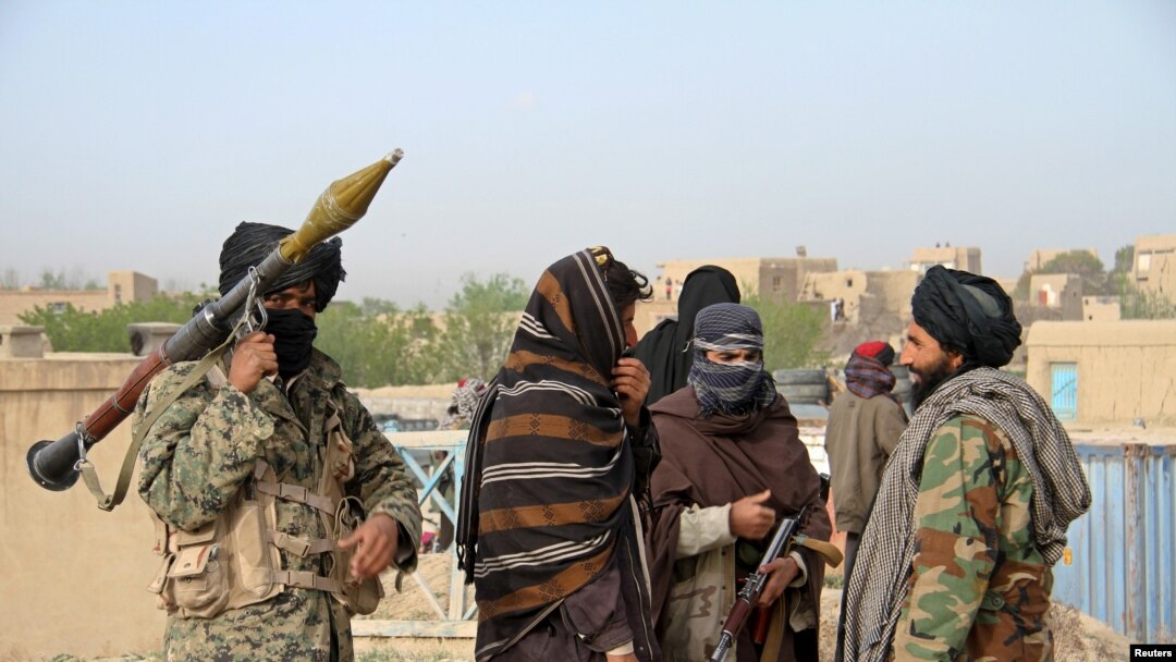  دافغان سينيټ چيئرمين فضل هادي مسلميار ويلي دي " طالبانو سره دروس او ايران دمرستې ثبوت موندل شوى" ، هغه ويلي دي طالبانو سره دخارجه اړيکو راپورونه دپريشانۍ وړ دي.