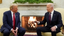 TƯ LIỆU: Tổng thống Mỹ Joe Biden hội kiến Tổng thống đắc cử Donald Trump tại Phòng Bầu dục ở Nhà Trắng ở Washington, Mỹ, ngày 13 tháng 11 năm 2024.