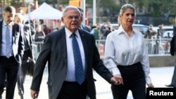 U.S. Senator Robert Menendez, a Democrat from New Jersey, and his wife, Nadine Menendez, arrive at Federal Court in New York on Sept. 27, 2023, for a hearing on bribery charges in connection with an alleged corrupt relationship with three New Jersey businessmen.