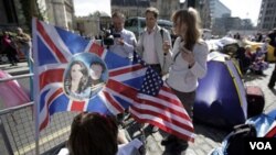 Warga Inggris yang antusias berkemah di dekat Westminster Abbey, London (28/4) untuk memastikan mendapatkan tempat yang strategis menyaksikan pernikahan kerajaan.