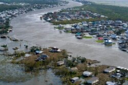 La ciudad de Lafitte, Louisiana, resultó inundada después del huracán Ida, el lunes 30 de agosto de 2021. (AP Photo / David J. Phillip)