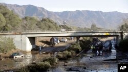 Crews work on clearing Highway 101 in the aftermath of a mudslide in Montecito, California, Jan. 13, 2018. 