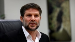 FILE: Menteri Keuangan Israel Bezalel Smotrich berbicara dalam konferensi pers di Kementerian Keuangan Israel di Yerusalem, 8 Januari 2023. (Ronen Zvulun/REUTERS)