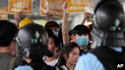 Las protestas en Hong Kong contra una polémica reforma sobre extradiciones constituyen posiblemente su mayor crisis política desde que fue entregada al gobierno chino en 1997, y suponen un profundo desafío al presidente chino, Xi Jinping.