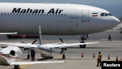 Самолет иранских авиалиний Mahan Air 