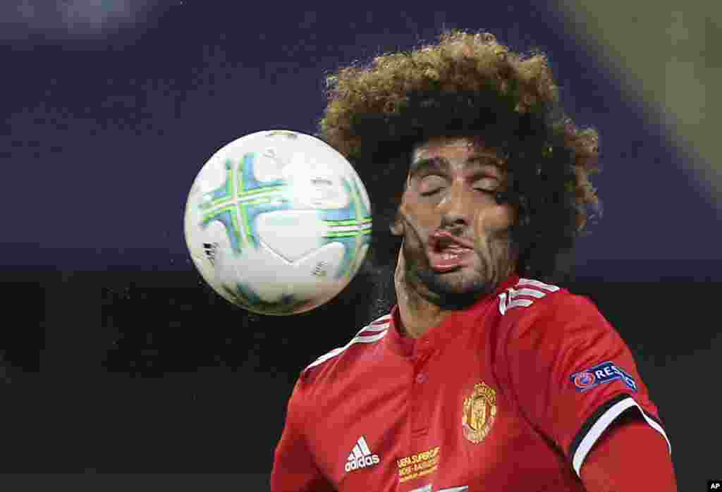 Manchester United&#39;s Marouane Fellaini heads the ball during the UEFA Super Cup final soccer match between Real Madrid and Manchester United at Philip II Arena in Skopje, Macedonia, Aug. 8, 2017.