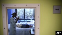 TOPSHOT - A nurse speaks with a patient with mental disorders in her room at The Ville-Evrard Psychiatric Hospital in Saint-Denis, north of Paris on November 3, 2020. - After the consequences of the first confinement linked to Covid-19 are just…
