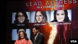 La actriz Melissa McCarthy fue felicitada por Joshua Jackson al ser nominada como mejor actriz de serie comedia.