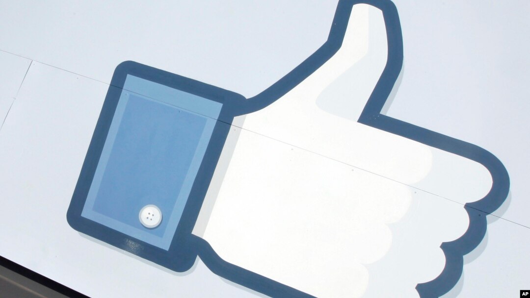 Las acciones de Facebook se hundieron 2% al iniciar las operaciones del martes, un día después de su peor caída en un día desde 2014.