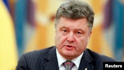 Presiden Ukraina Petro Poroshenko Rabu (18/6) mengusulkan gencatan senjata di Ukraina timur (foto: dok).