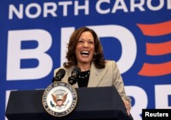 Wakil Presiden AS Kamala Harris ketika berkampanye di Westover High School di Fayetteville, North Carolina, AS, 18 Juli 2024.