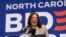 ARCHIVO: La vicepresidenta de EEUU, Kamala Harris, sonríe en un acto de campaña en Fayetteville, Carolina del Norte, el 18 de julio de 2024.