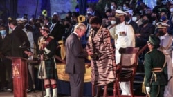 영 연방 바베이도스가 11월 29일 거행한 체제 전환 기념 행사에 찰스 영국 왕세자가 축하하고 있다.