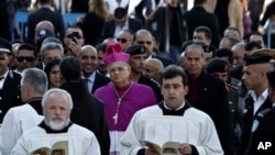 Bethlehem မှာ ရှိတဲ့ St. Peter Basilica ကျောင်းတော်မှာ ပုပ်ရဟန်းမင်းကြီးက ငြိမ်းချမ်းရေးကို ရှေးရှုကြဖို့ ဆုတောင်းပေးခဲ့ပါတယ်။