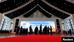 Delegates stand outside the plenary session hall at the ASEAN Summit in Vientiane, Laos, Sept. 6, 2016. 