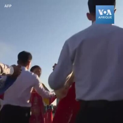 Danses à Pyongyang pour célébrer Kim Jong Il