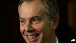 Tony Blair, ansyen Premye Minis Britanik.