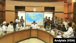 Perwakilan peserta aksi 313 diterima oleh Menteri Koordinator Bidang Politik, Hukum dan Keamanan Wiranto di kantor Kemenkopolhukam, Jakarta, 31 Maret 2017 (Foto: VOA/Andylala)