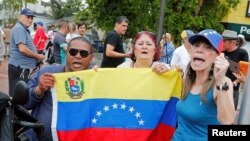 Un grupo de venezolanos se da cita en las calles de Miami, Florida, para protestar contra el presidente Nicolás Maduro, el 20 de mayo de 2018.