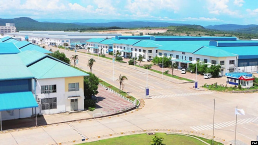 中国在柬埔寨投资建设的西哈努克港经济特区。（美国之音朱诺拍摄，2017年6月10日）