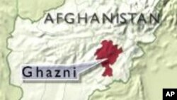 Hai người nước ngoài đang đi trên một xa lộ từ Kabul tới tỉnh Ghazni thì bị bắt cóc.
