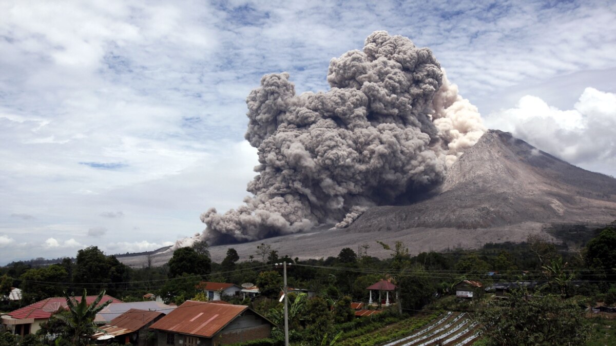 BNPB Imbau Warga Agar Hindari Zona Berbahaya Gunung Sinabung