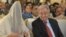 Le Secrétaire général de l'ONU, Antonio Guterres, discutant avec la Ministre d'État pakistanaise pour le Changement climatique, Zartaj Gul, à Islamabad le 16 février 2020. (Photo Aamir QURESHI/AFP)