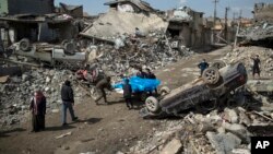Quân đội Mỹ không chắc liệu một vụ nổ ở phía Tây Mosul là do một cuộc không kích của Mỹ hay liên minh gây ra, hay là do bom hoặc mìn IS gài.