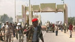رؤسای قبايل در شهر زادگاه قذافی اسلحه خود را به شورای ملی انتقالی ليبی تحويل دادند