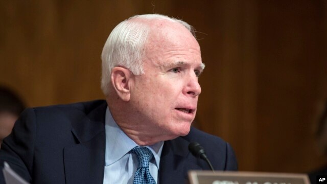 El senador John McCain, presidente de la Comisión de las Fuerzas Armadas, afirma que el gobierno del presidente Barack Obama no tiene una estrategia definida para derrotar al estado islamico