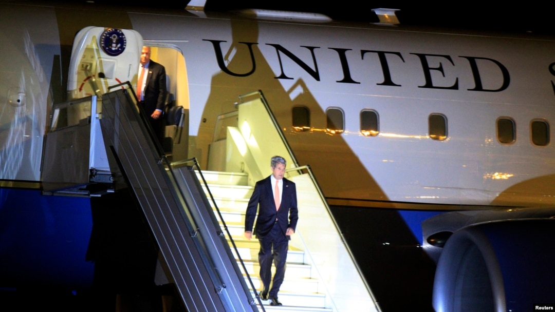 Menteri Luar Negeri AS John Kerry tiba di bandar udara internasional Bole di ibukota Addis Ababa, Ethiopia (30/4).