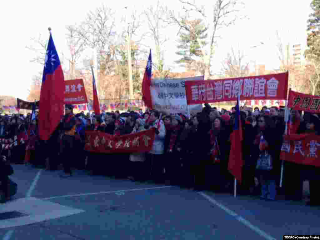 台湾驻美代表处1月1日在华盛顿双橡园举行元旦升旗仪式。（照片由驻美国台北经济文化代表处提供）