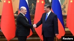 中国领导人习近平在北京人大会堂会见到访的俄罗斯总理米舒斯京。（2023年5月24日）