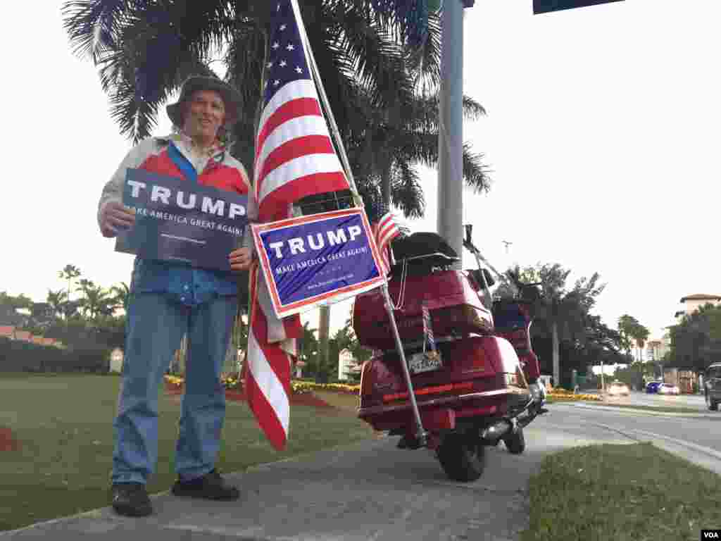 John King, 74, supports Donald Trump outside the Florida site where Monday's Trump event was canceled ahead of the primary, March 14, 2016. (C. Mendoza/VOA)