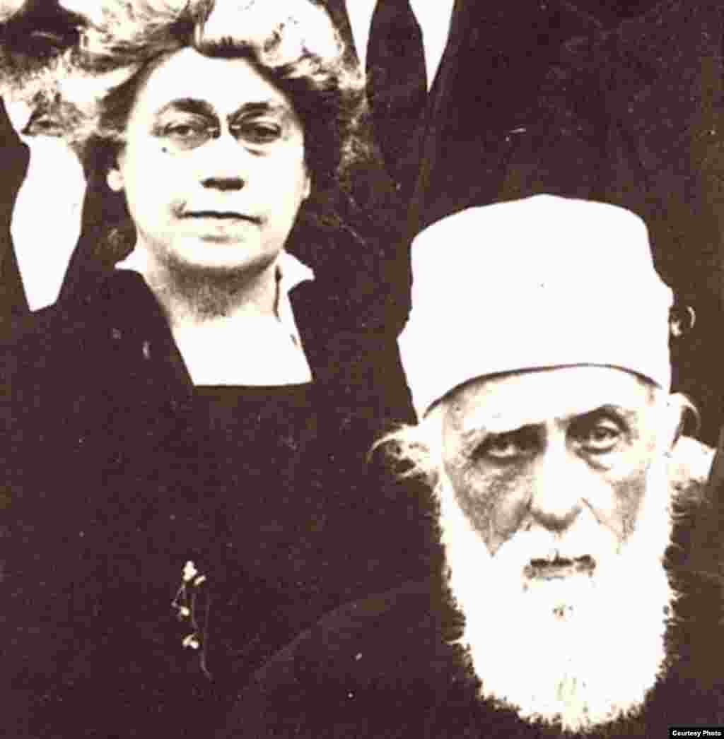 Abdu'l Baha with Agnes Parsons. Parsons was Baha's hostess during his stay in Washington, D.C. in 1912.