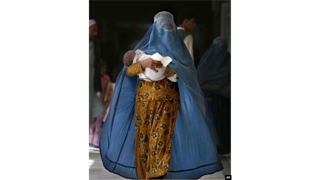 MP4 formatda porno videolarni tomosha qiling.