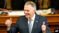 Gubernur Virginia Terry McAuliffe memulihkan hak memilih dari lebih 200 ribu eks narapidana (foto: dok).