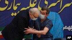حضور وزیر بهداشت در مراسم آغاز واکسیناسیون در ایران که با واکسن روسی انجام شد- ۲۱ بهمن ۹۹