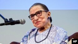 Hakim Agung AS Ruth Bader Ginsburg berbicara setelah pemutaran "RBG", film dokumenter tentang dirinya, di Yerusalem, 5 Juli 2018. (Foto: AP)