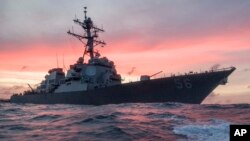 Kapal AS, USS John S. McCain saat melakukan patroli di Laut China Selatan (foto: dok). 