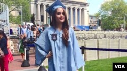 Aktris Cinta Laura saat wisuda dua gelar sarjana dari Universitas Columbia di New York, AS (foto: courtesy).