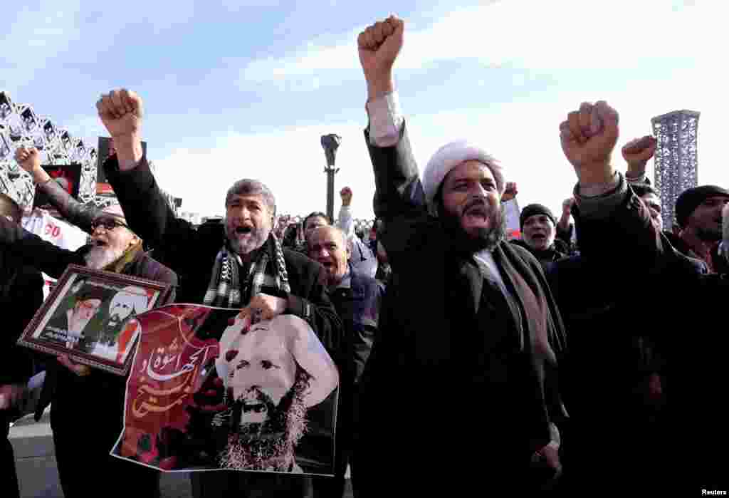 Iranian protesters chant slogans during a demonstration condemning the execution of Shi'ite cleric Sheikh Nimr al-Nimr in Saudi Arabia, at Imam Hussein Square, in Tehran, Jan. 4, 2016. 