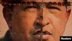 A falta de partes médicos oficiales, nadie sabe en verdad en qué estado se halla el gobernante venezolano.