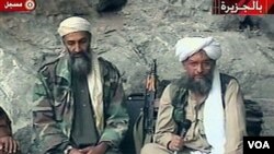 Osama bin Laden (kiri) bersama wakilnya, Ayman al-Zawahri (foto: dok. Oktober 2001).