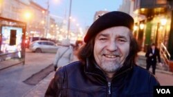 Omar Hernandez in downtown Moscow (VOA/Charles Maynes).