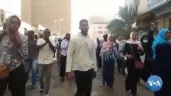 Des manifestants défilent dans à Khartoum