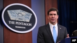 El secretario de Defensa de EE.UU., Mark Esper, durante una rueda de prensa celebrada en el Pentágono el pasado 11 de octubre de 2019.